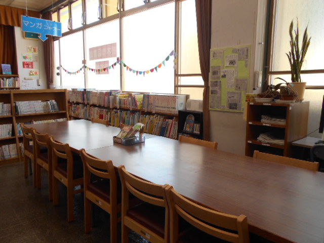 閲覧席・新聞席